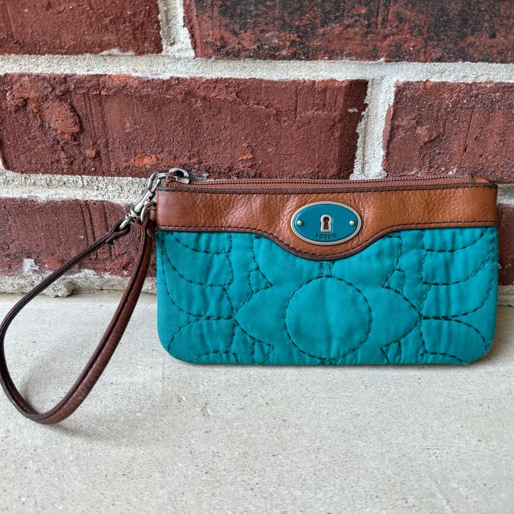 Fossil Key-Per Quilted Floral Wristlet